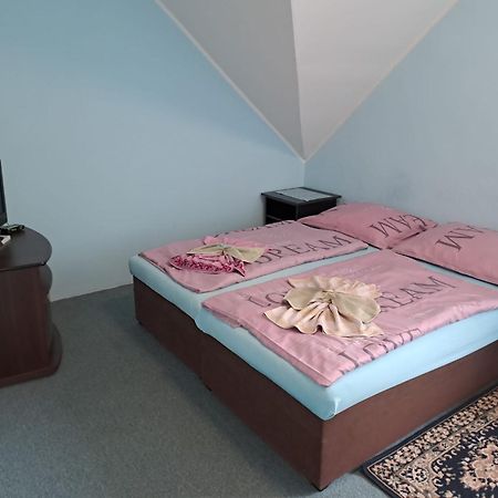 Hotel Kamenny Vrch 호무토프 외부 사진