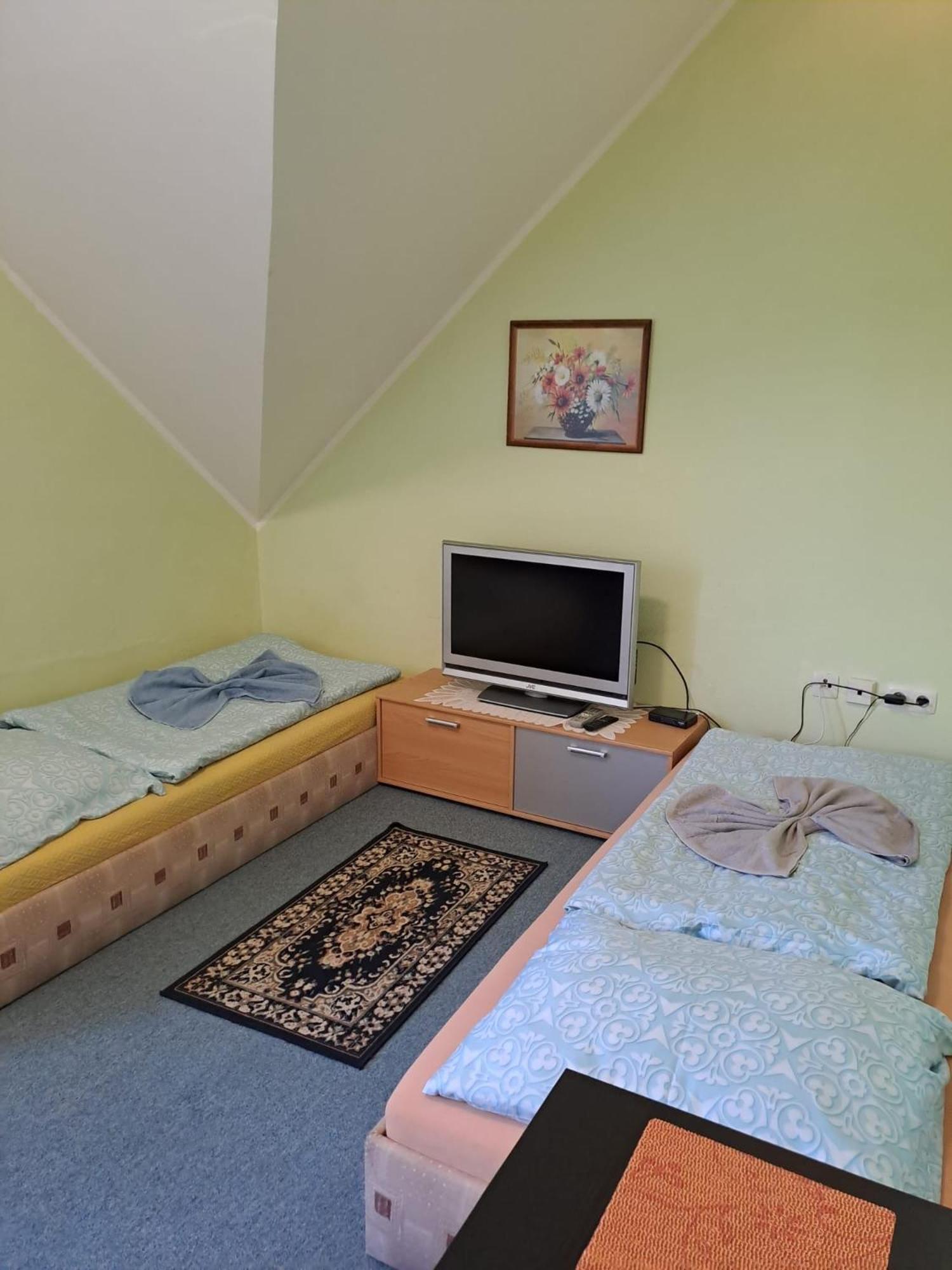 Hotel Kamenny Vrch 호무토프 외부 사진