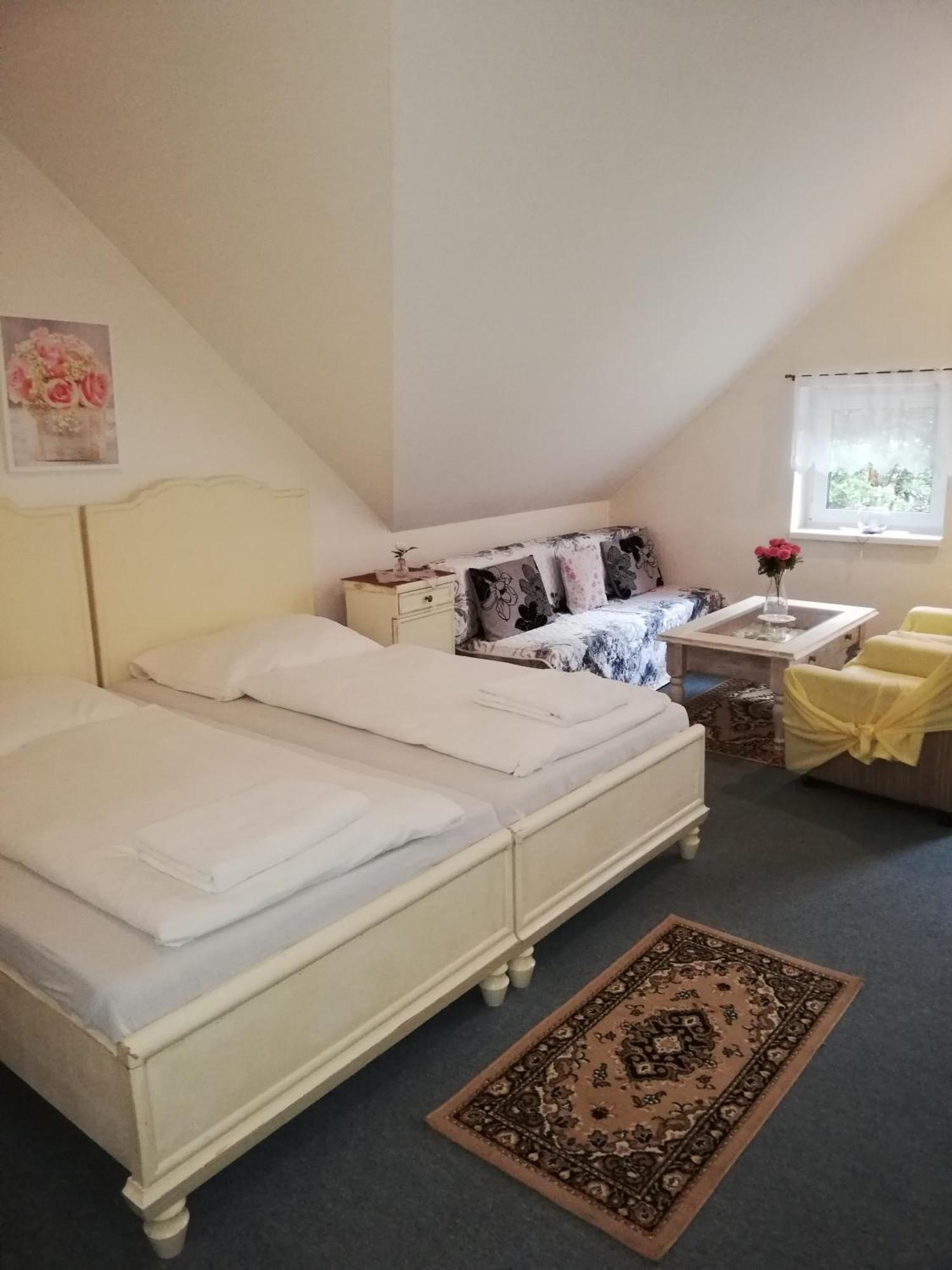 Hotel Kamenny Vrch 호무토프 객실 사진